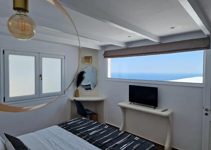 Amerisa Suites & Villa Fira 