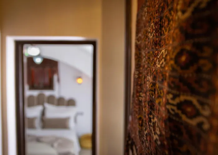 April Luxury Suites (Adults Only)