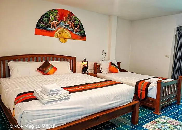 Baan Khlong Mae Kha Hotel