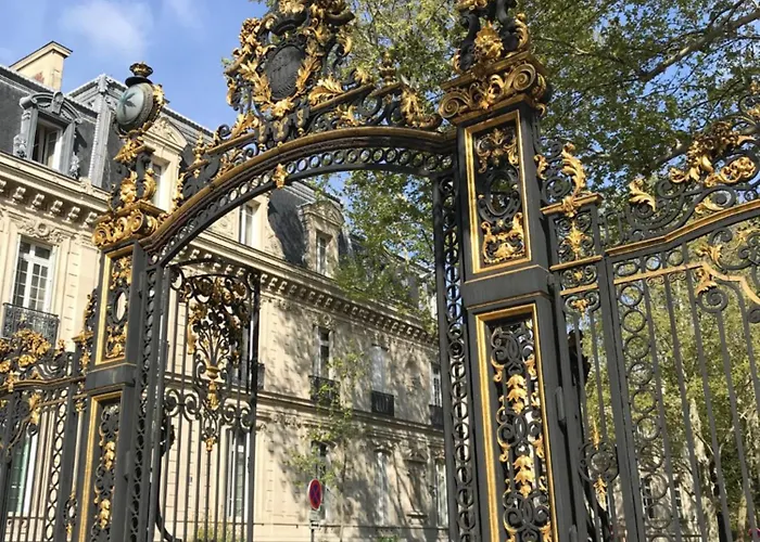 Parc Monceau Bed & Breakfast Paris