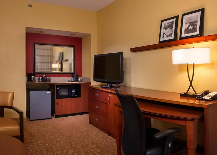 Courtyard By Marriott Richmond West Hotel Dumbarton