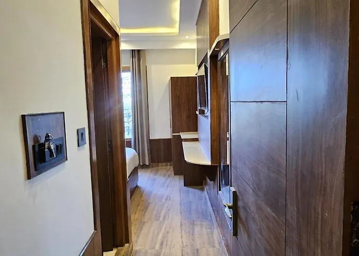 Mountain Zest - Shimla Royale - Free Pickup From Railway Station Shimla Hotel