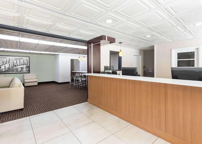 Super 8 By Wyndham Asheville Airport