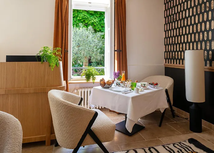CHAMBRE ROMANTIQUE, JACUZZI et LIT D'EXCEPTION Aix-en-Provence