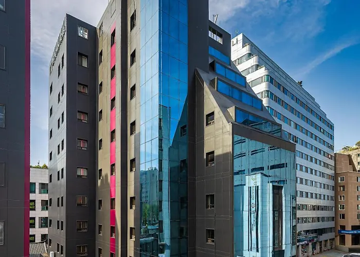 Insadong Crown Hotel