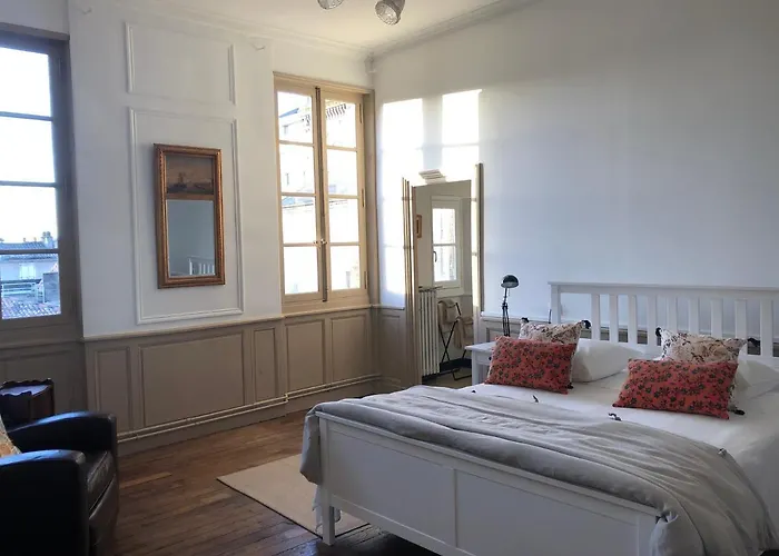 Beautifully Renovated Rooms On Place New York